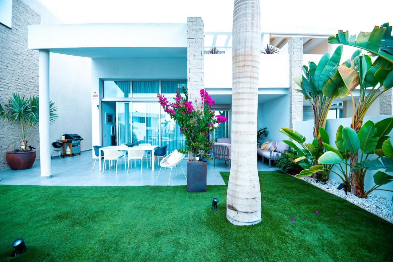 Villa Caleta Golf Адехе Екстериор снимка